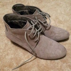 Marabella Shoes, Size 9, Medium Gray Color